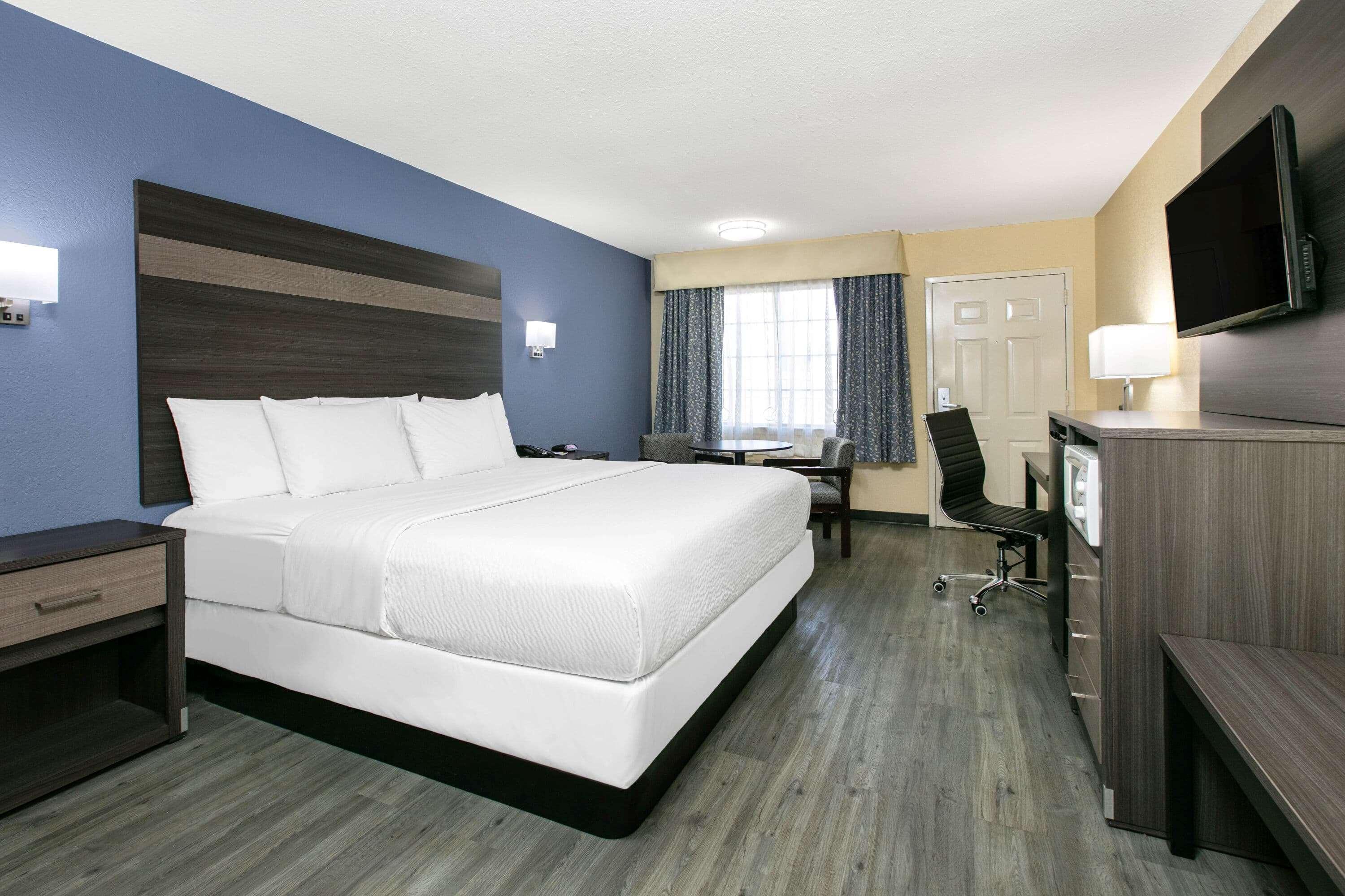 Days Inn By Wyndham Waco Near Downtown University Экстерьер фото