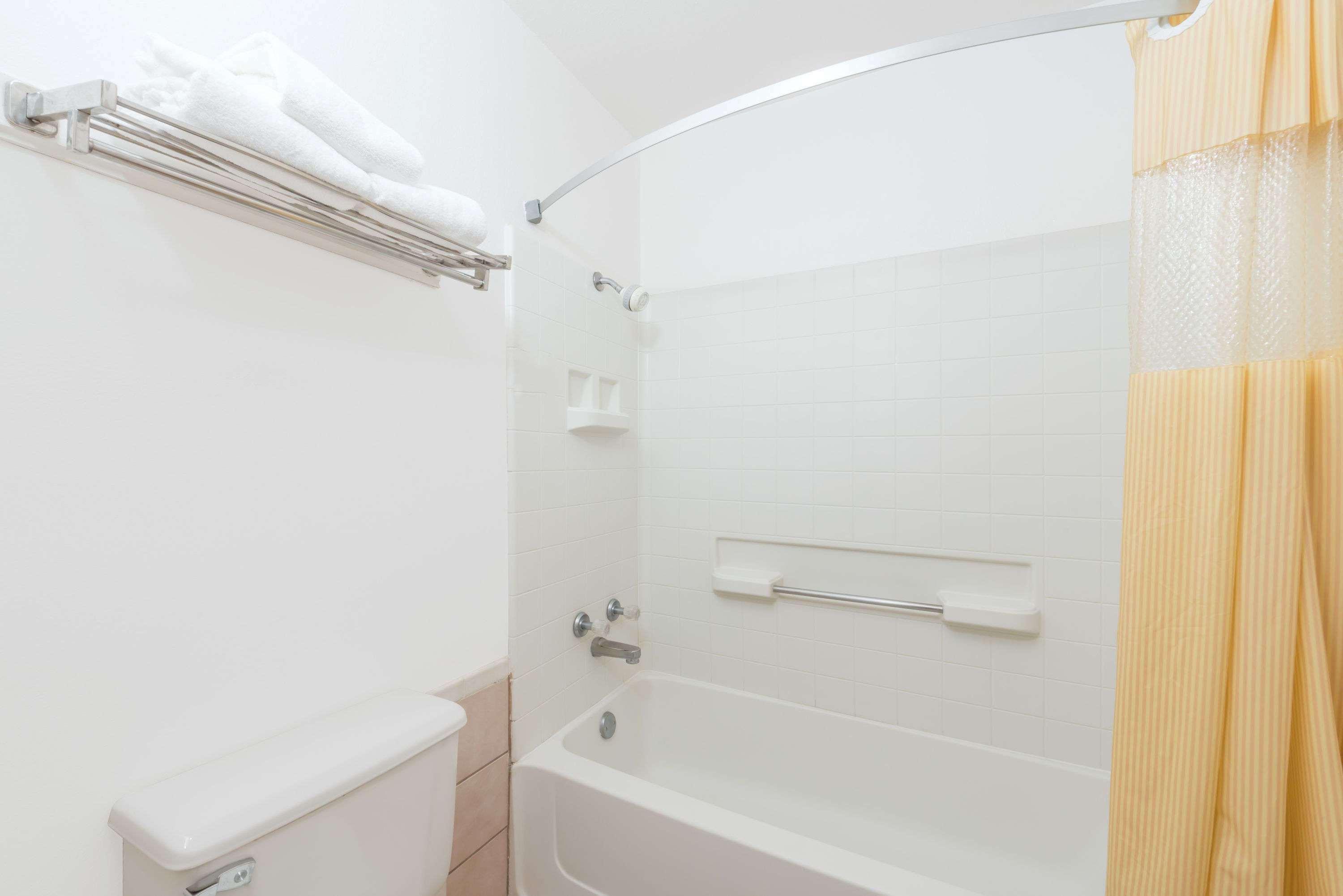 Days Inn By Wyndham Waco Near Downtown University Экстерьер фото